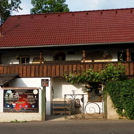 Landhuis Rodinne Vinarstvi Mikulenkovi Velke Zernoseky
