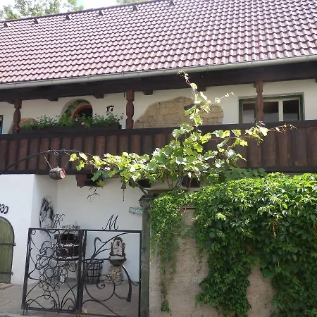 Rodinné Vinařství Mikulenkovi Venkovský dům *